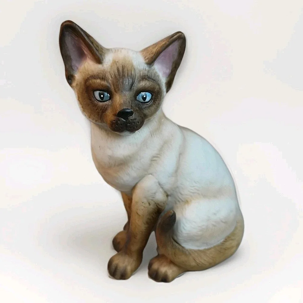 The San Francisco Music Box Company 1993 ICE CASTLES SIAMESE Cat Figurine 6 Inch